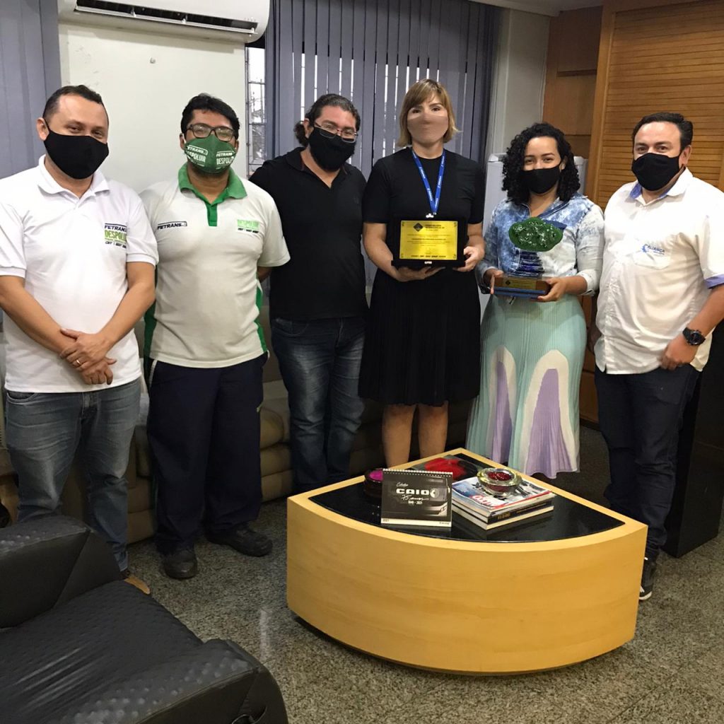 Empresas cearenses vencedoras do PMQA recebem troféus em suas sedes